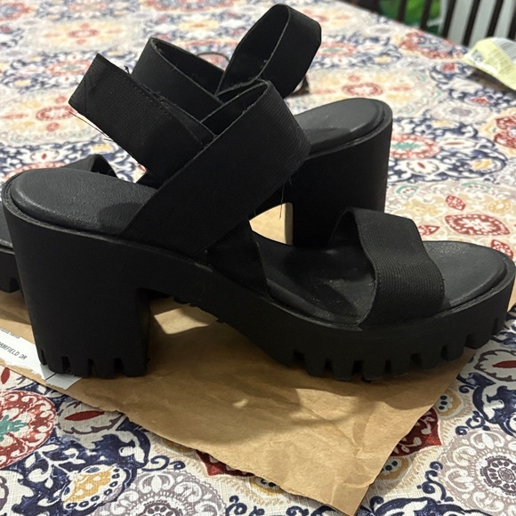 Madden Girl Black Chunky Platform Sandals - Picture 1 of 7